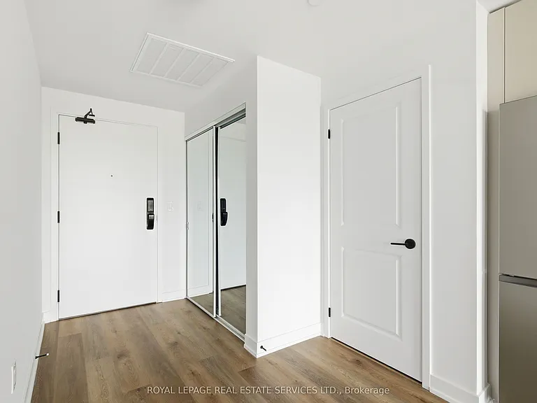 2075 Lakeshore Rd #711 — Photo 16