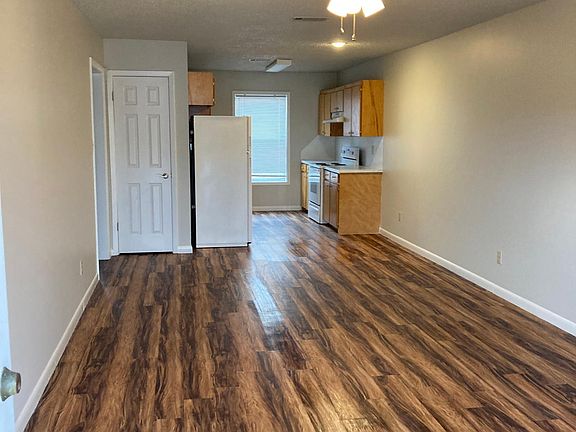Living room area (27.4x11x6)