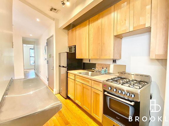 4th image of 885 Saint Johns Pl APT 6B