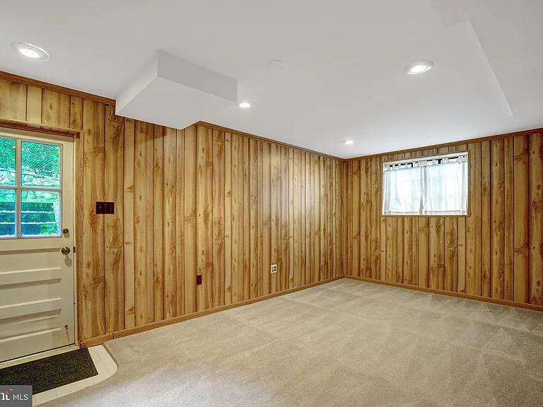 821 N Latham St — Photo 35
