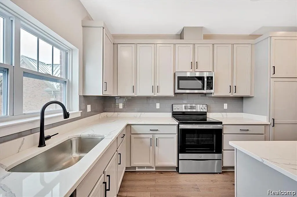 3 bed, 3.5 bath, 2121 sqft, $3,200 — Photo 4