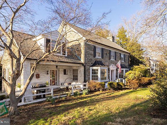 4th image of 231 Meeting House Ln
