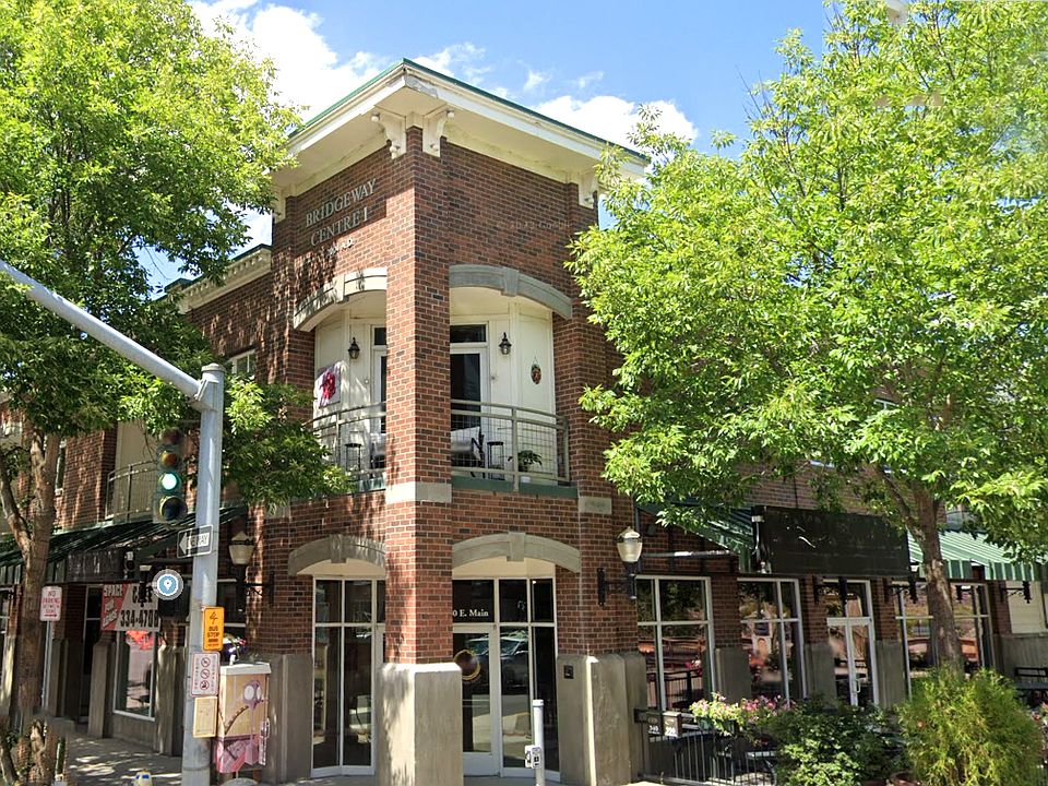 This apartment is on the second floor of the downtown Bridgeway Building in the heart of Pullman with retail on the first floor.