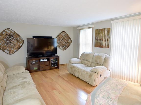 4th image of 1479 Woodhill Dr NE