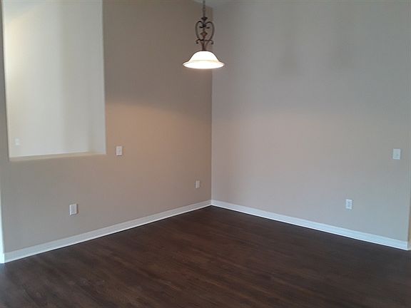 3rd image of 3207 Chessington Dr