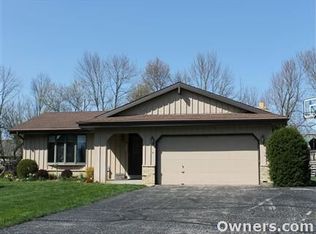 1516 Valley View Dr, Hubertus, WI 53033
