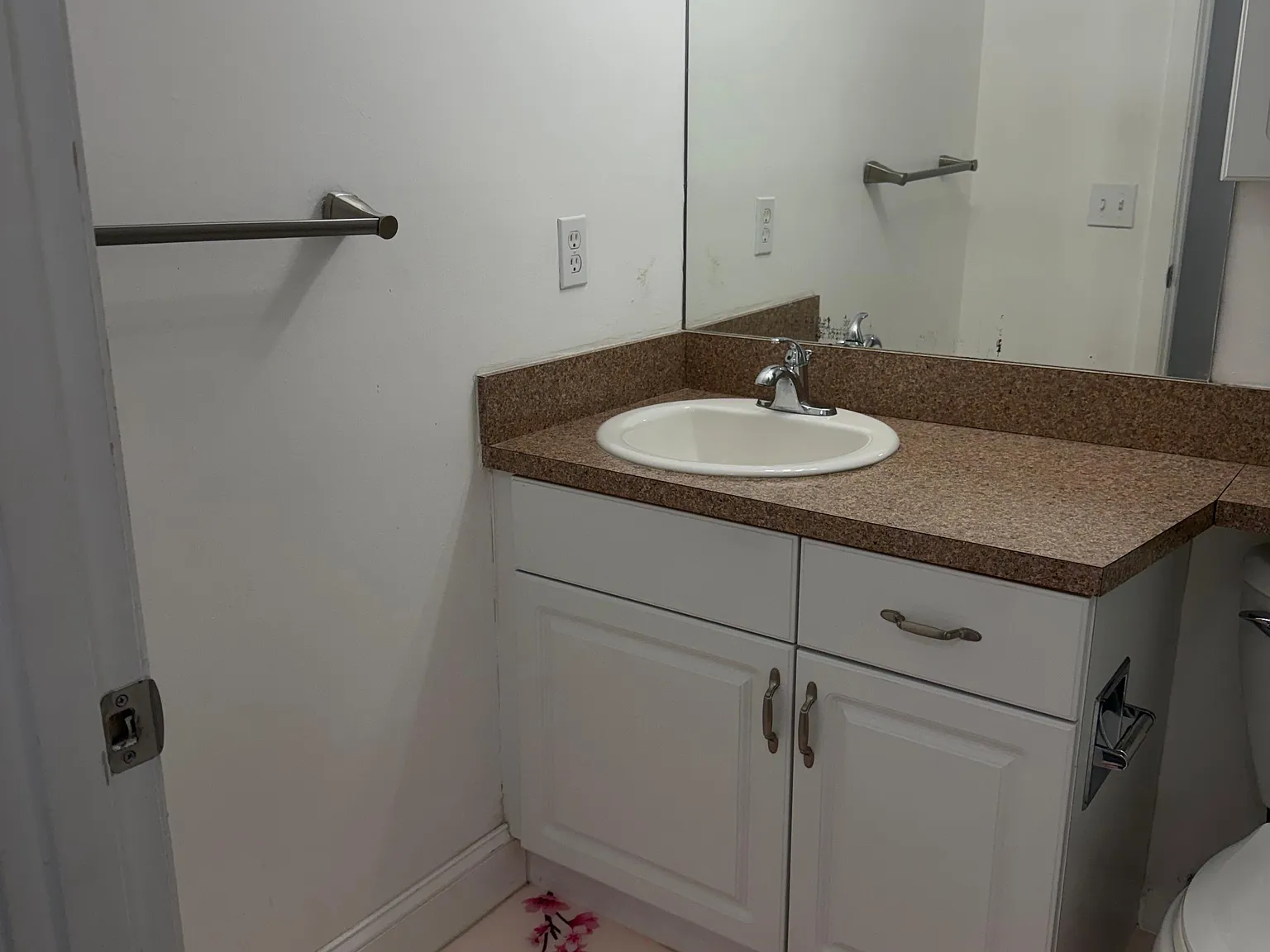 2 bed, 1032 sqft, $1,799 — Photo 2