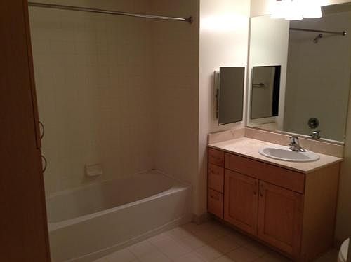 4th image of 351 King St Unit 614
