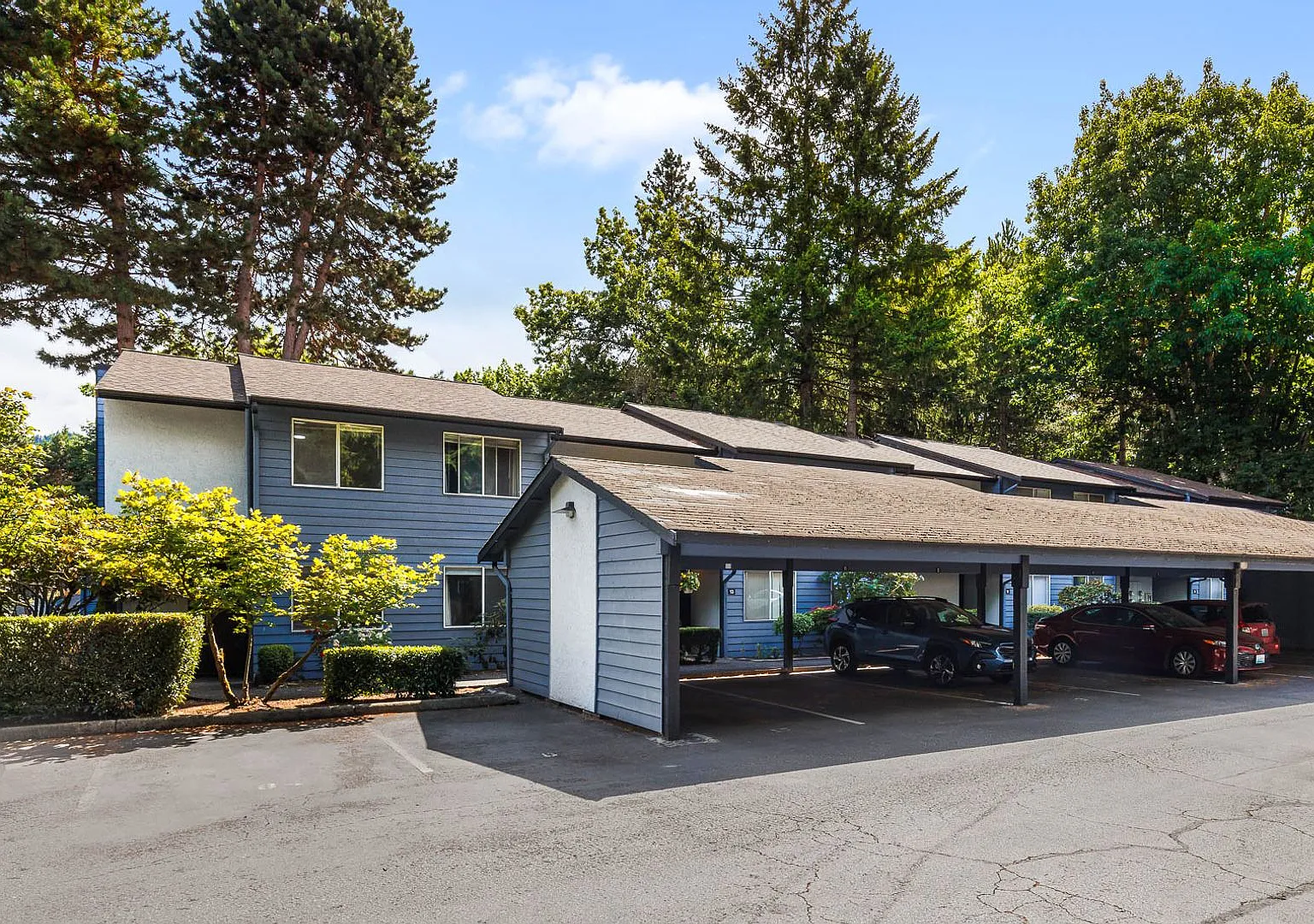 End-Unit Townhome in the Heart of Downtown Issaquah — Photo 2