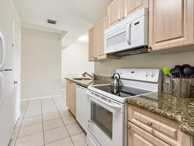 2060 Greenview Shores Blvd #308 — Photo 13