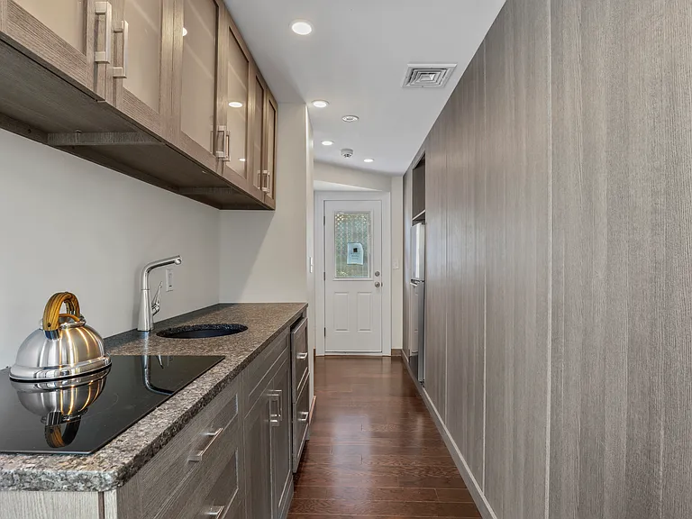 753 Warburton Ave — Photo 9
