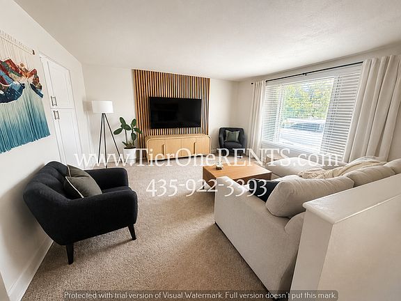 2nd image of 626 W Ivy Dr