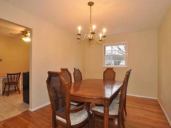 5th image of 9 Meade Ct