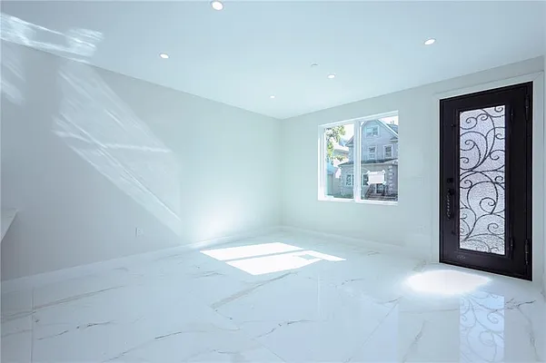 Sold by Remax Edge | media 15