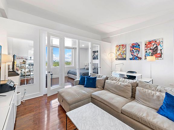4th image of 1632-2301 Collins Ave #1632