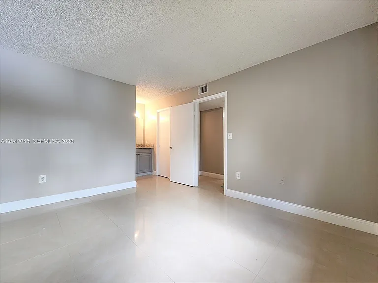 251 Palm Cir W #204 — Photo 14