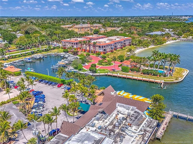 1528 NE Outrigger Landings Dr #208 — Photo 74
