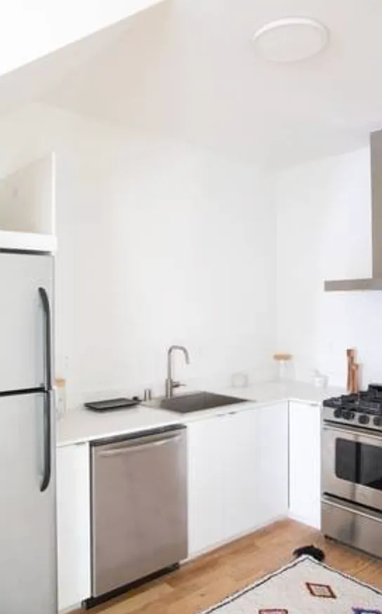 3 bed, 980 sqft, $3,250 — Photo 3