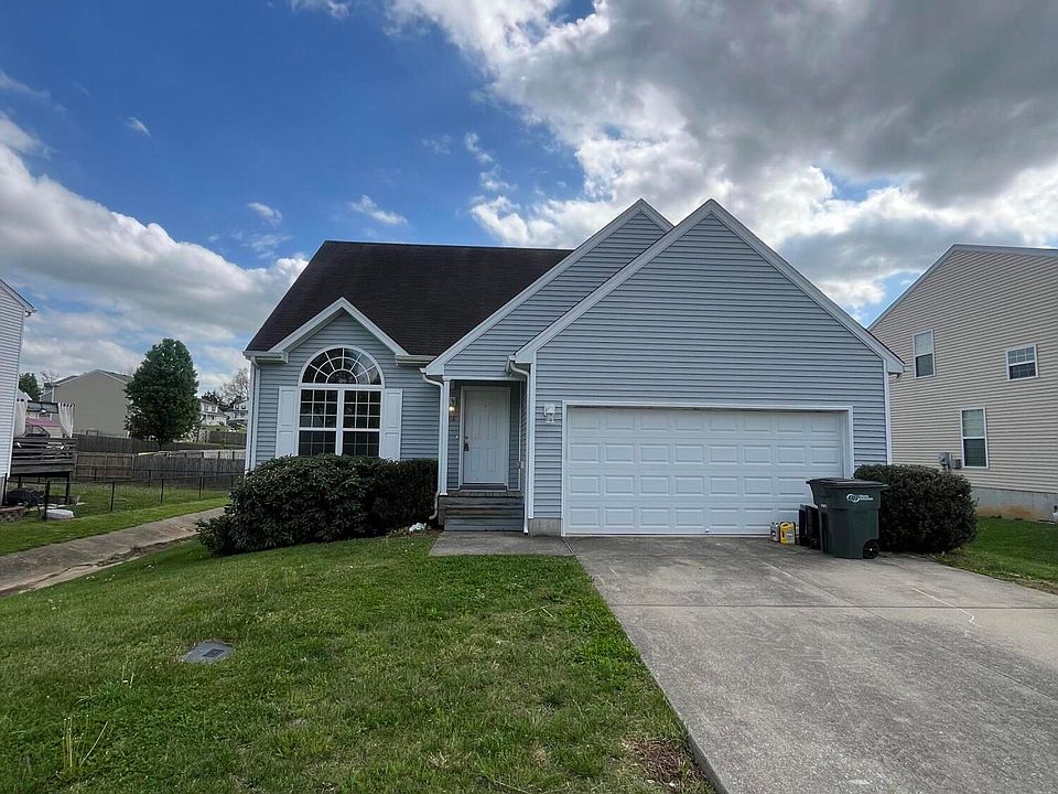 1st image of 216 Ivy Pointe Dr