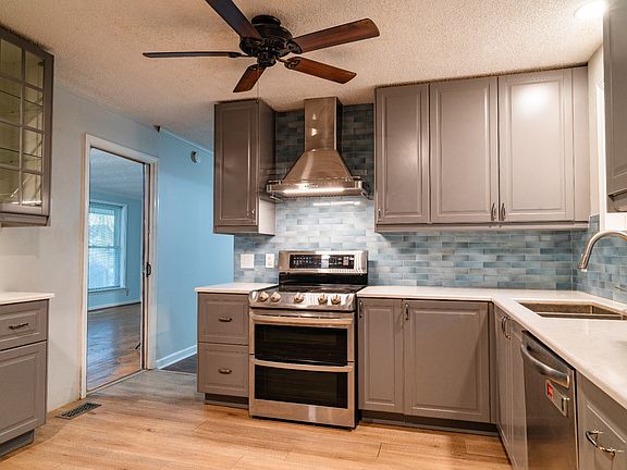 2nd image of 2628 Somerset Dr