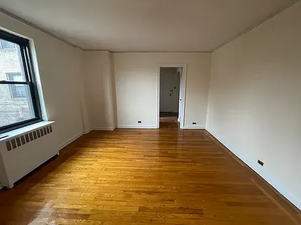 2728 Henry Hudson Parkway image 6 of 7