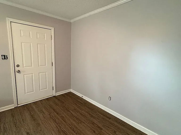 5019 Greenview Dr — Photo 6