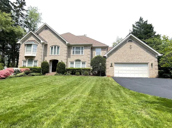 9480 Deramus Farm Ct, Vienna, VA 22182