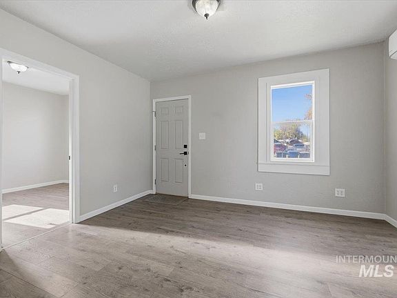 3rd image of 284 Fargo Ave