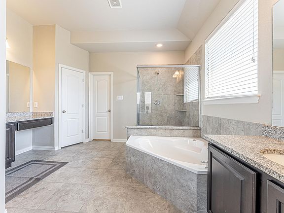 4th image of 6001 Chatham Dr