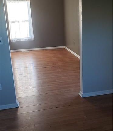 5th image of 321 Skinner Dr