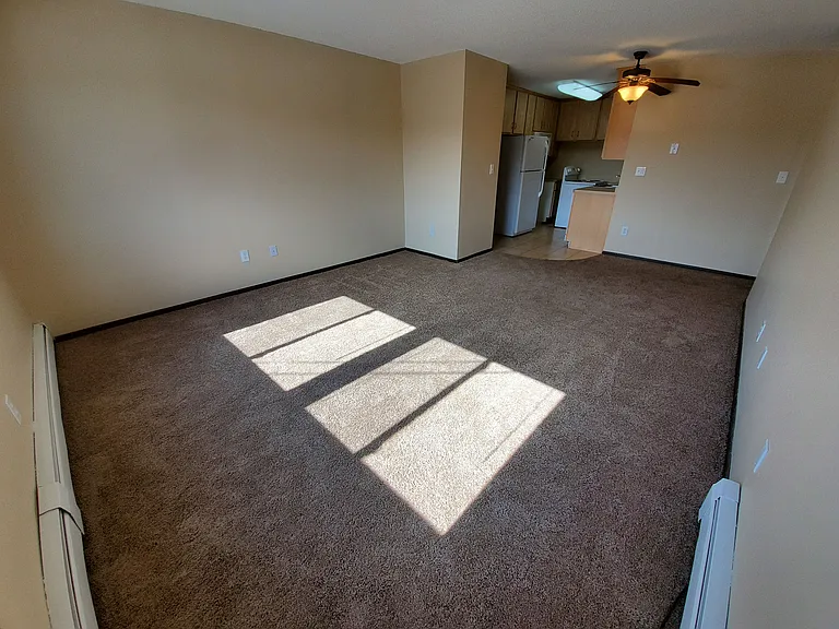 Lakeside Manor Apartments — Photo 11