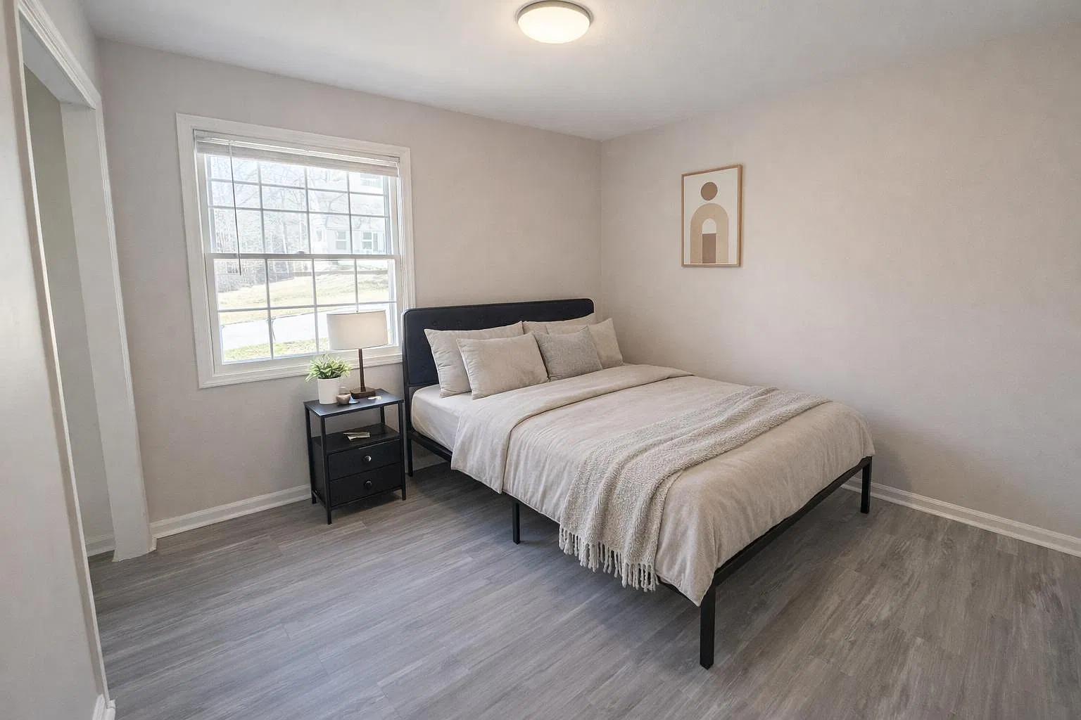 4 bed, 3.0 bath, 2200 sqft, $719 — Photo 1