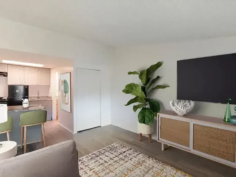 The Flats at Lakeshore — Photo 2