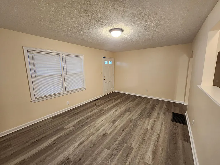 1726 Sonne Ave — Photo 5