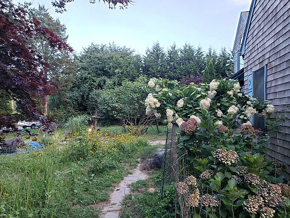 4th image of 11 Sag Harbor Tpke