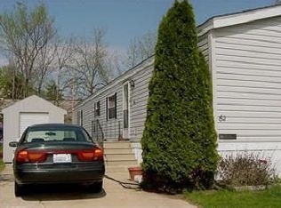 62 Oak Dr, Genoa, IL 60135