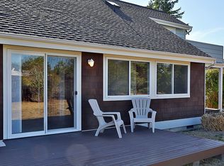 8159 Sandy Hook Dr, Clinton, WA 98236
