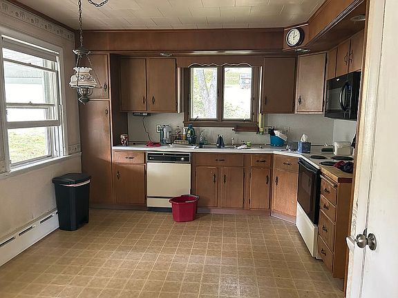 4th image of 187 Dana St