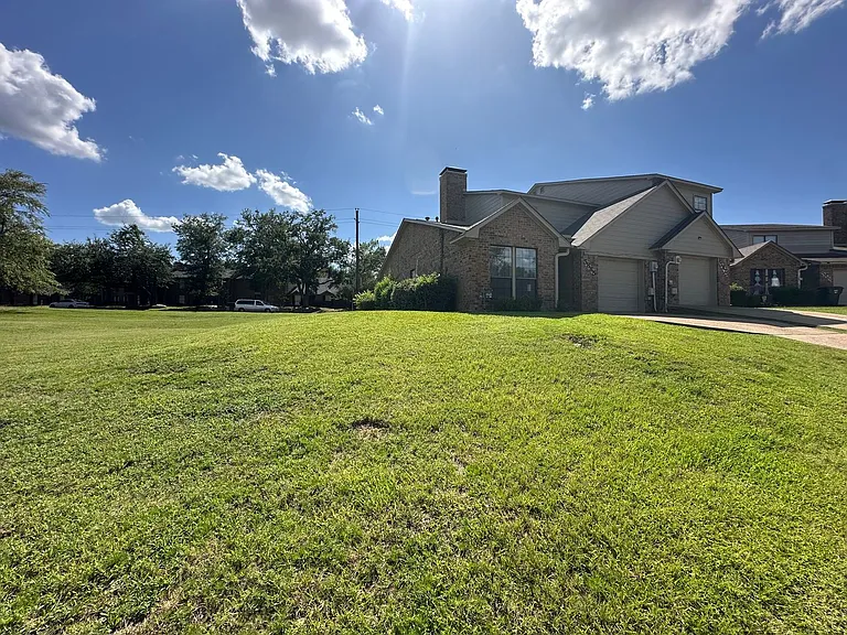 5885 Creek Side Cir — Photo 31