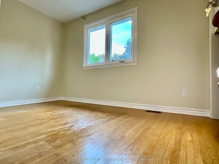45 Emmeloord Cres — Photo 26