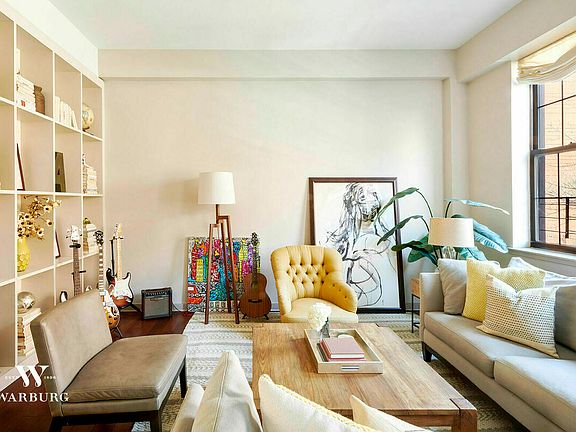 2nd image of 310 W 119th St #Townhouse