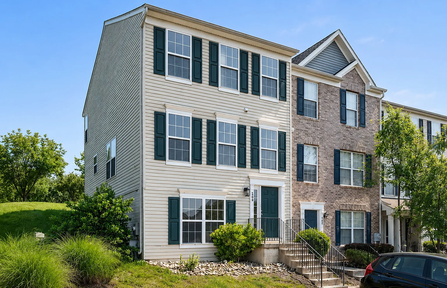 4 bed, 3.5 bath, 2280 sqft, $2,495 — Photo 1