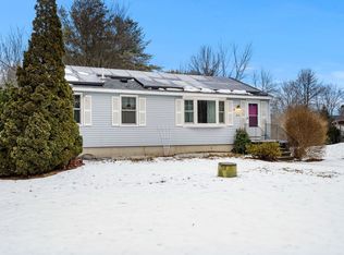 82 Monroe St, Amesbury, MA 01913