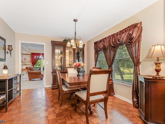 4th image of 34 Pond Ridge Dr