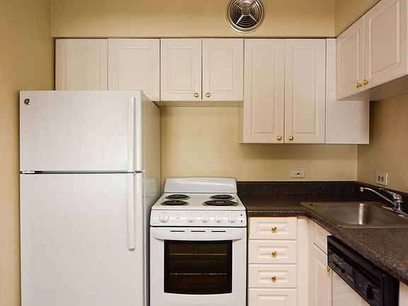 3rd image of 1220 N La Salle Dr APT 5A