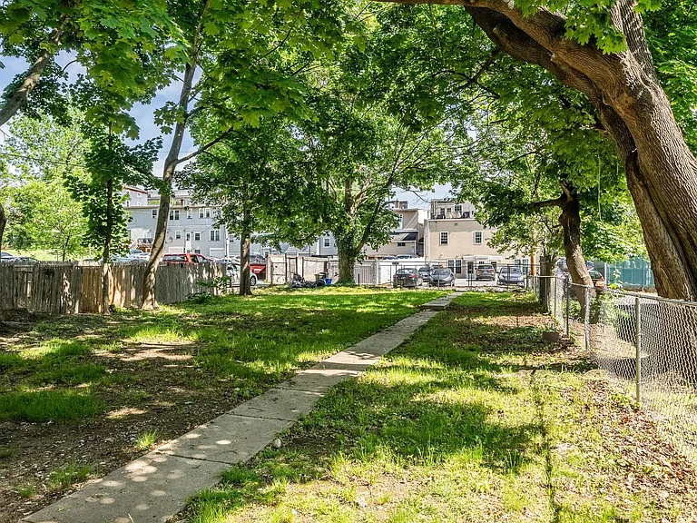 332 W Washington St — Photo 30