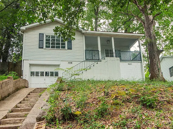 836 Vanderbilt St — Photo 1