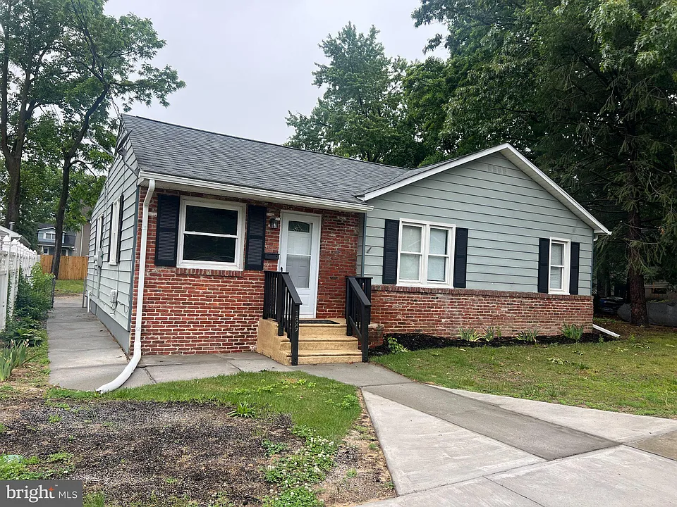 139 Oak Ave