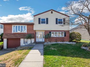 1104 Kent Ln, Philadelphia, PA 19115