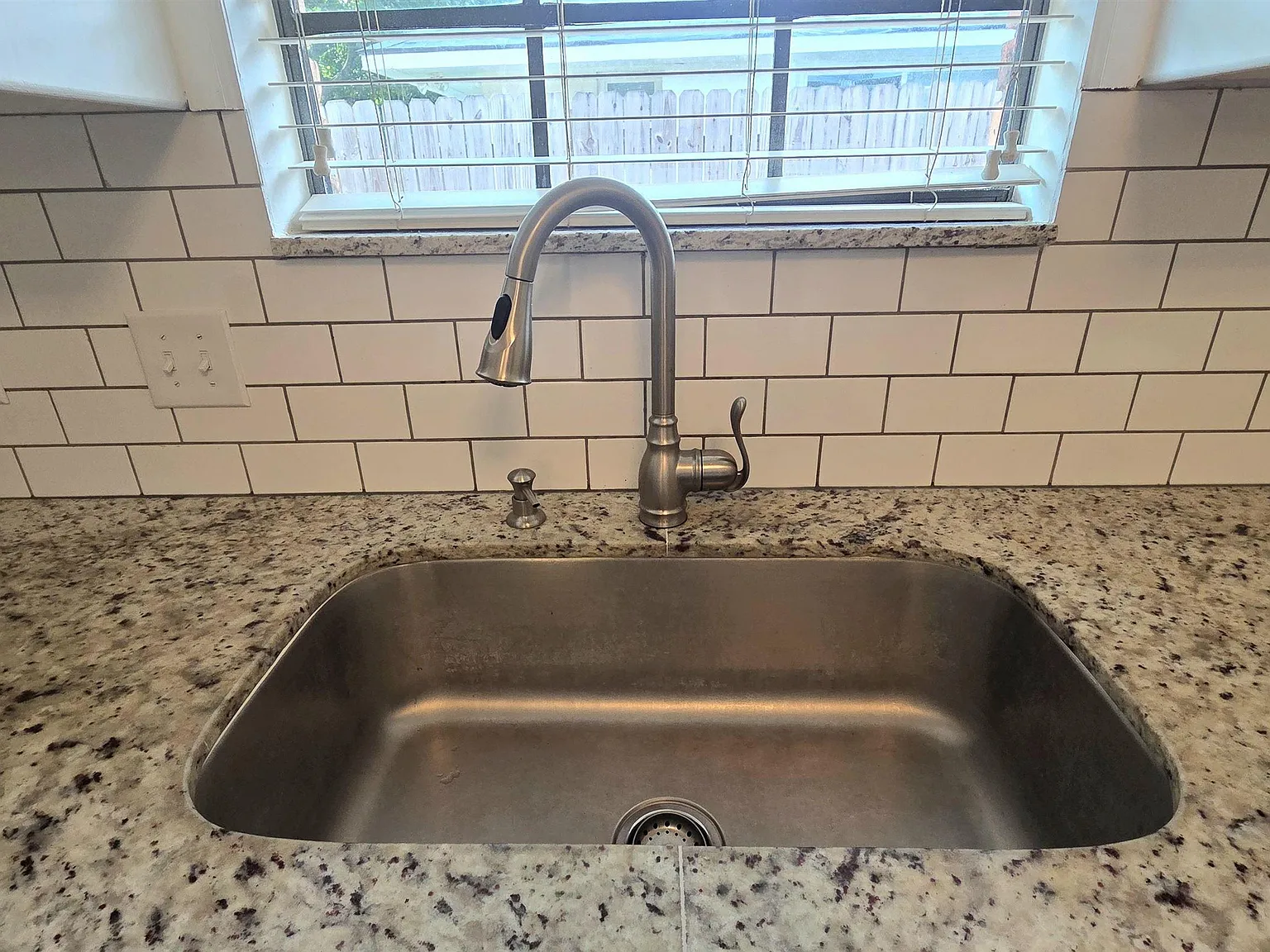 3 bed, 1700 sqft, $2,200 — Photo 4